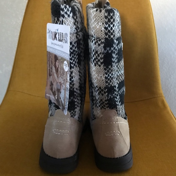 brand new mukluk boots - Picture 3 of 4